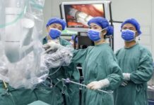 Chinese Surgeon Performs Groundbreaking Remote Surgery Over 220km Distance